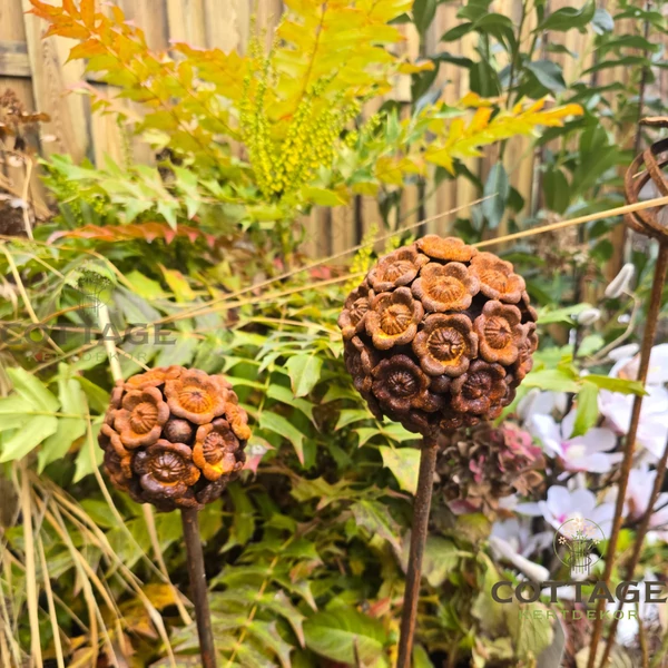 Rozsdas fém díszhagyma